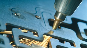 Laser cutting of high alloyed steel with nitrogen (N2) in Unterschleissheim (Germany).